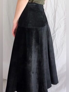 VAKKO Suede A-Line Maxi Skirt